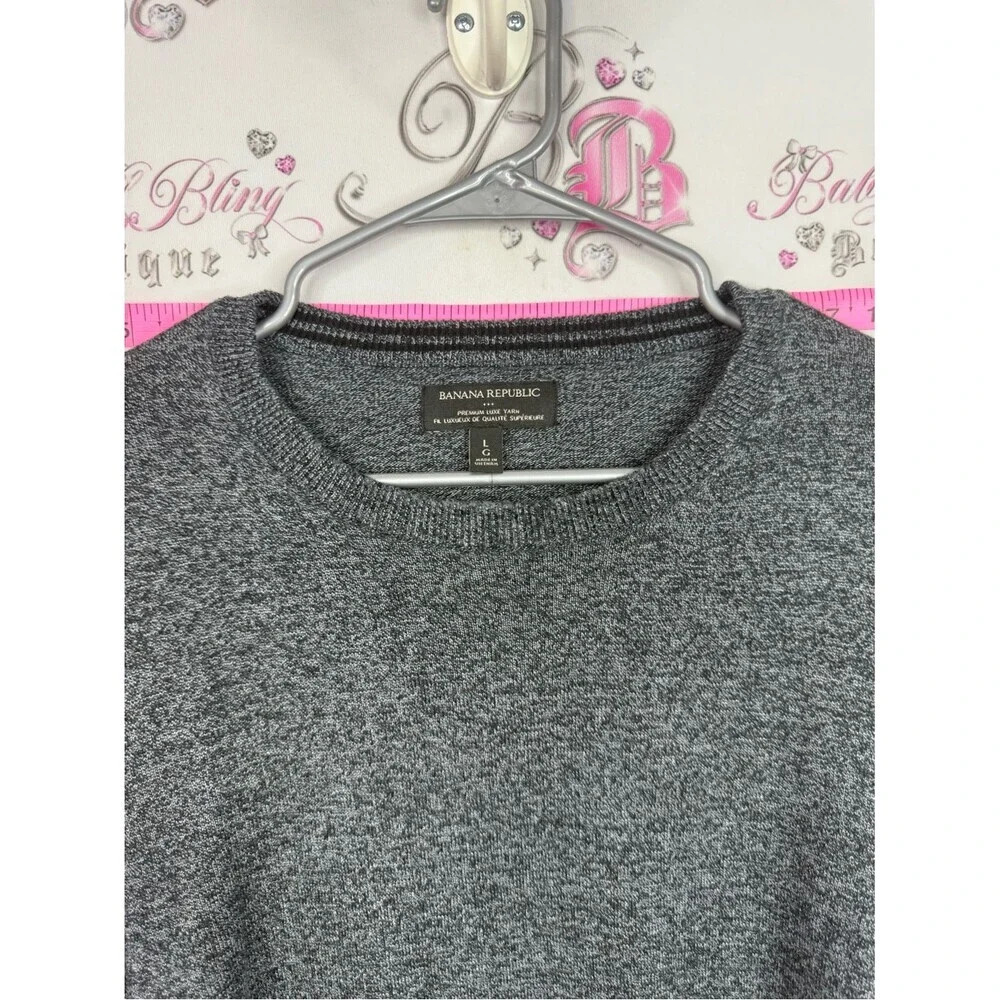 Banana Republic Men’s Heather Gray Crewneck Sweater premium luxe yarn